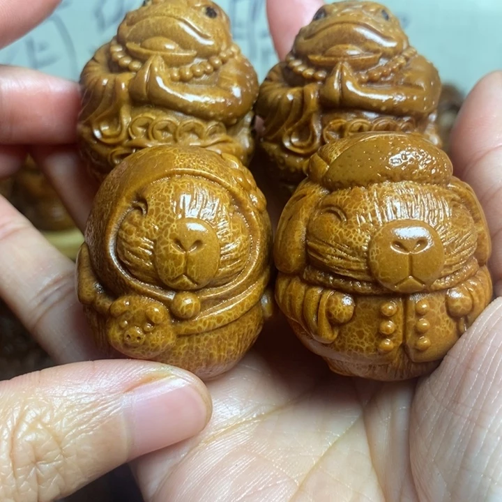 【闪购商品】香榧木一****?橄榄核雕刻