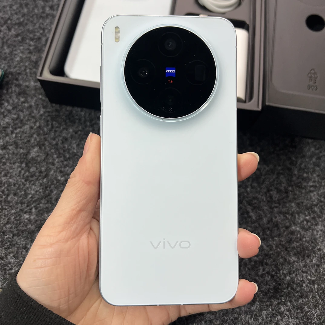 准新品 vivo X300  蓝色  12+512g  再保：26.11.19  配件全套