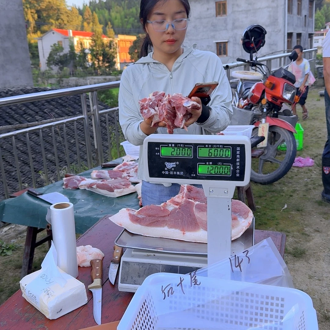 农村熟食土猪中国大陆食用农产品后腿肉
