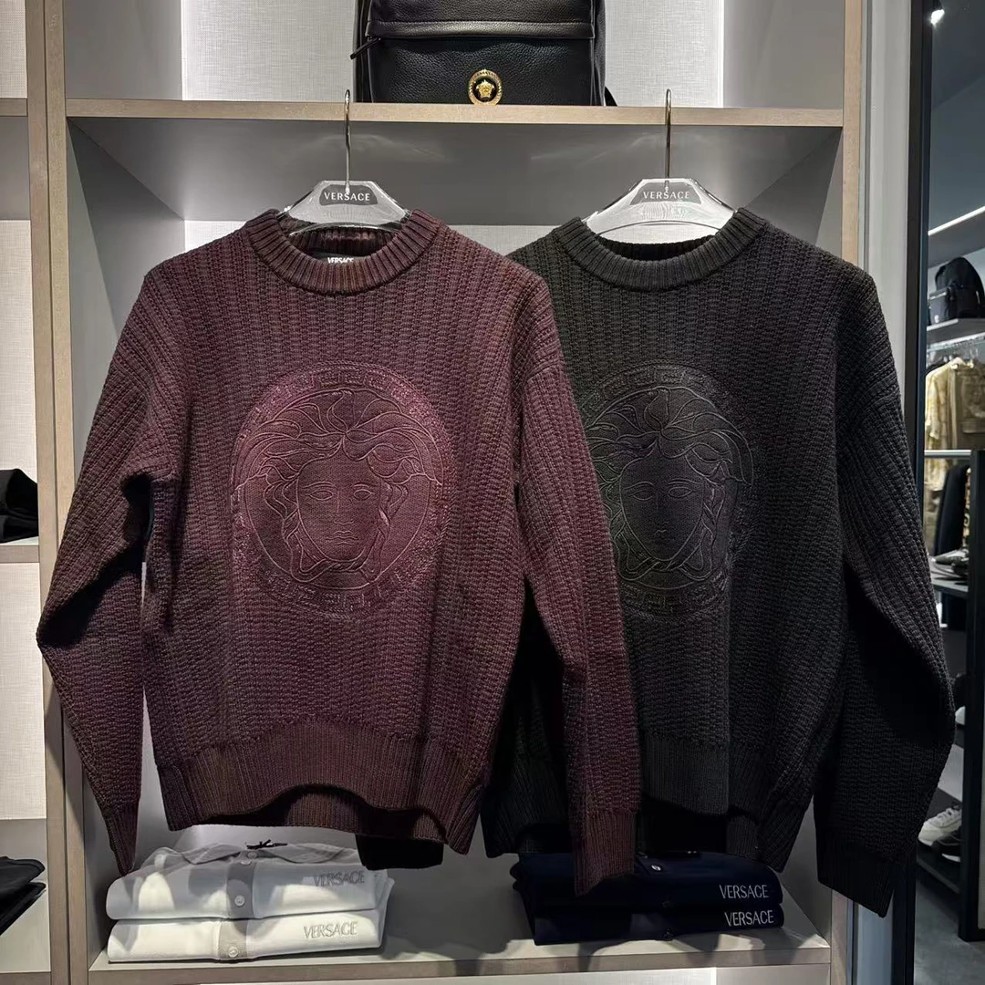未使用 VERSACE/范思哲 男士新款纯黑色重工时尚休闲羊毛毛衣