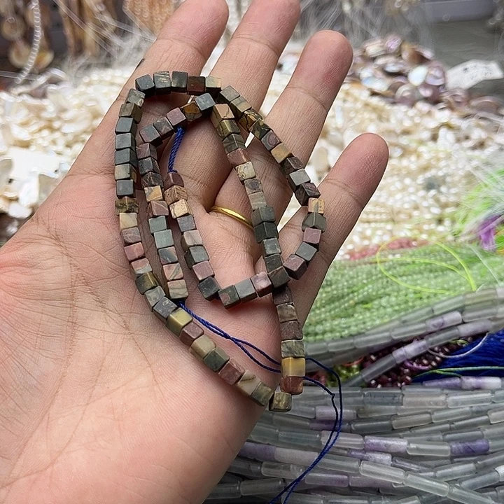 未镶嵌玛瑙/玉髓珠宝半成品一条4.5mm毕加索方糖