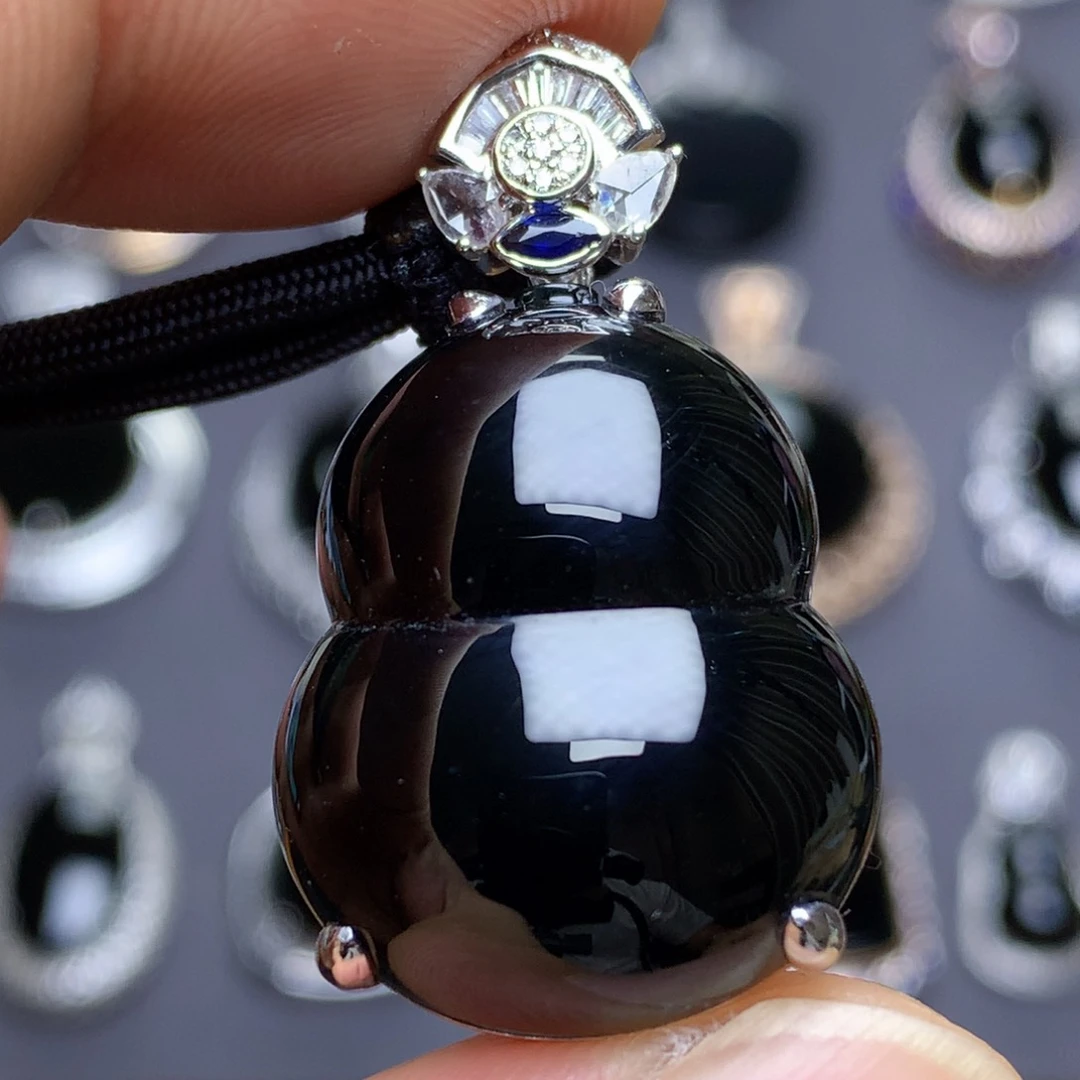 颈饰18K金镶嵌翡翠墨翠福禄