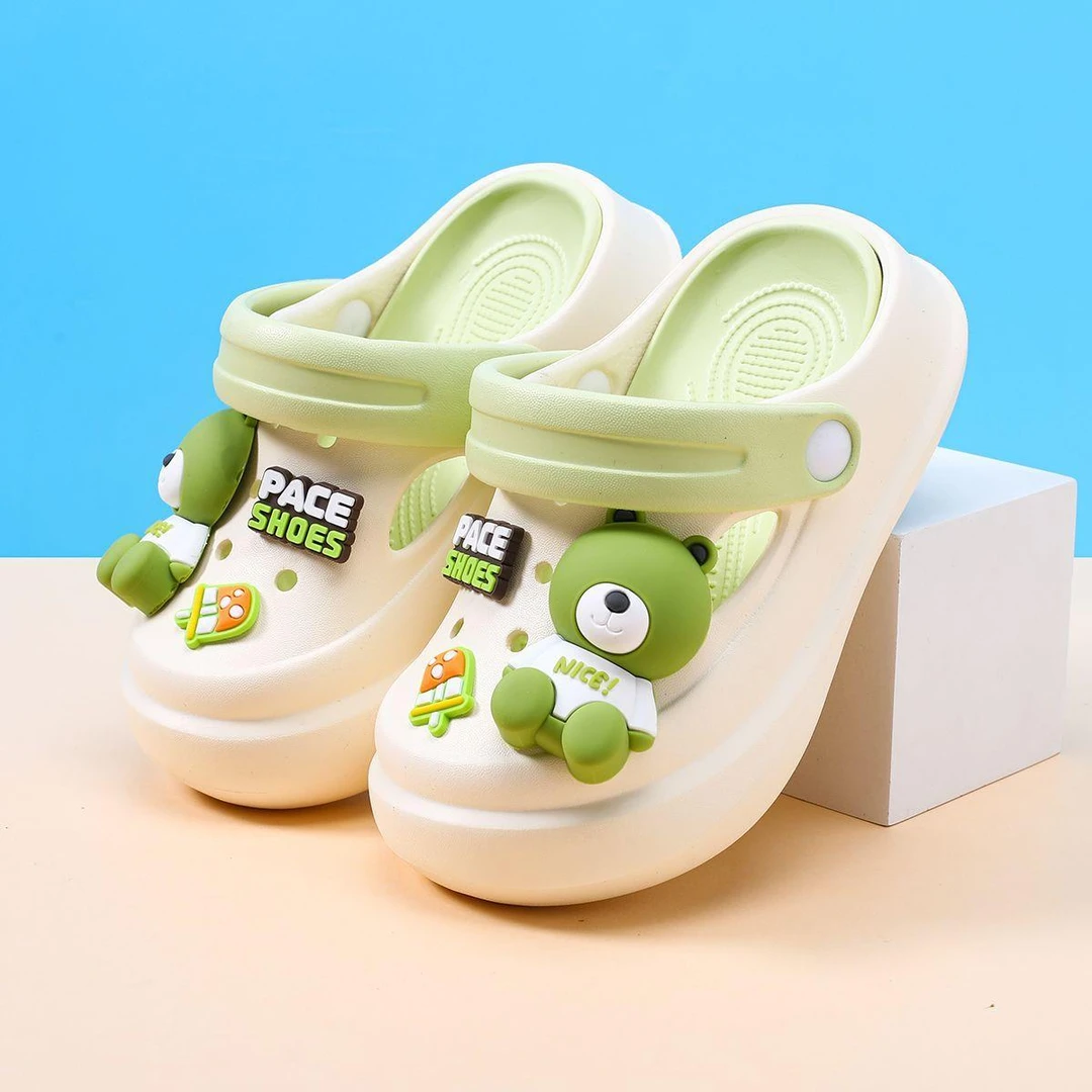 儿童洞洞鞋夏季新款小熊可爱软底女孩外穿休闲防滑男女童沙滩鞋潮