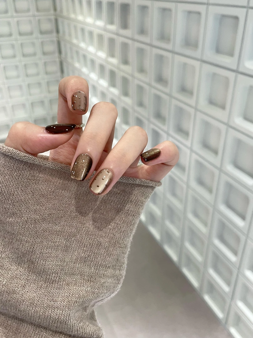 秋冬显白玻璃珠猫眼短款手工穿戴甲波点简约高级百搭美甲贴