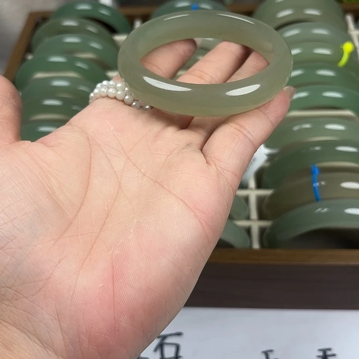 石英质玉未镶嵌手镯