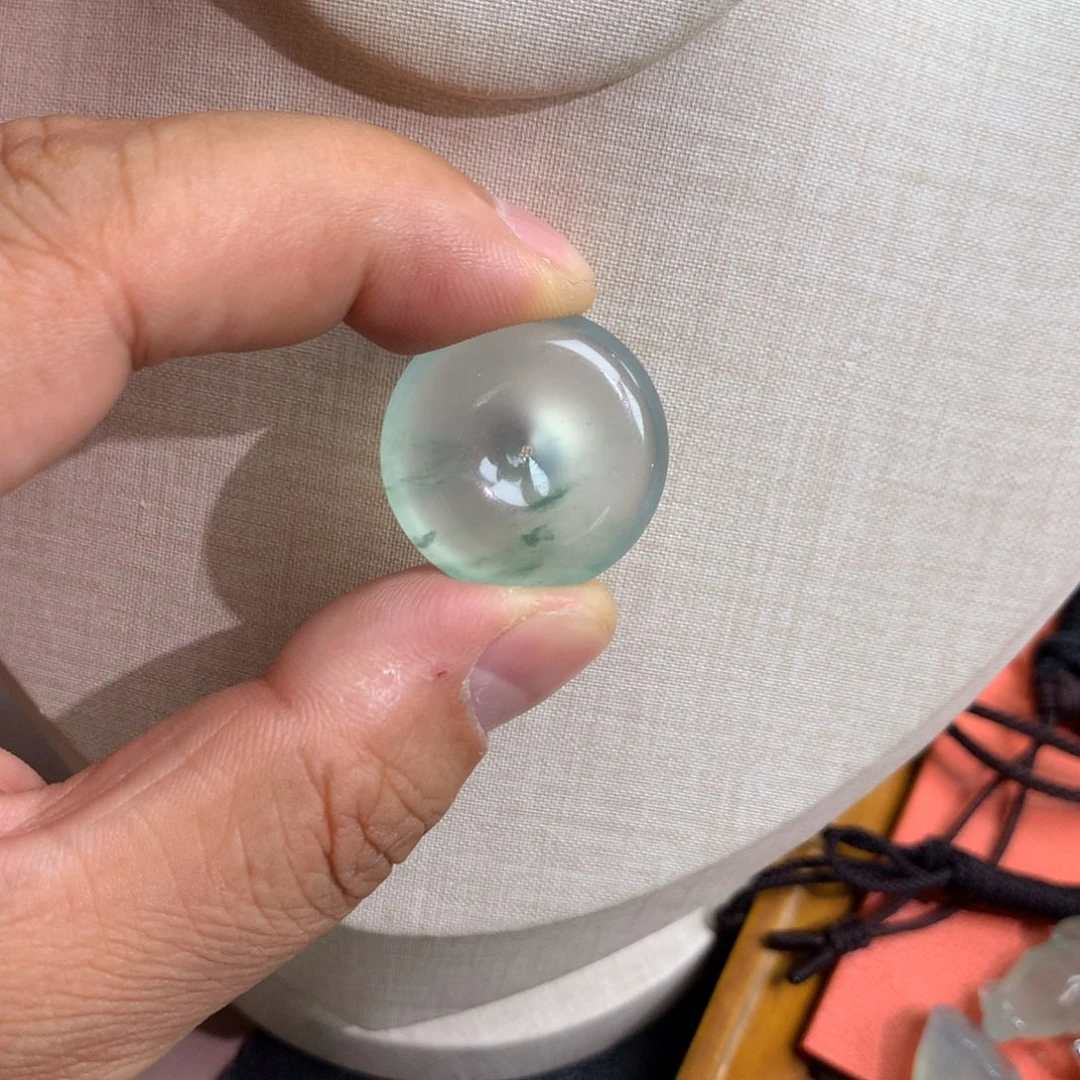 翡翠未镶嵌颈饰平安扣