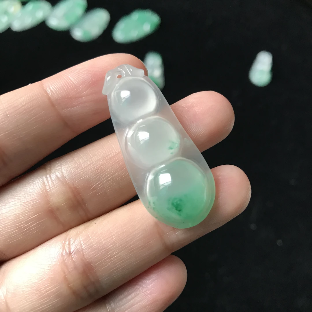 非洲翠精美高冰飘花福豆吊坠36.6*15.7*7.5mm
