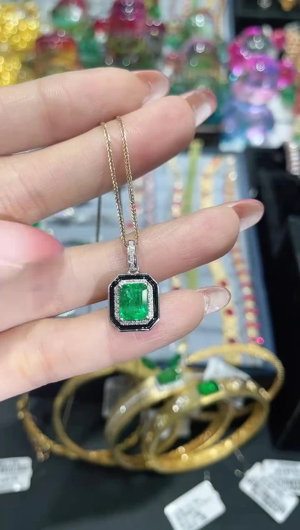 18K金镶嵌天然祖母绿吊坠（不含链）