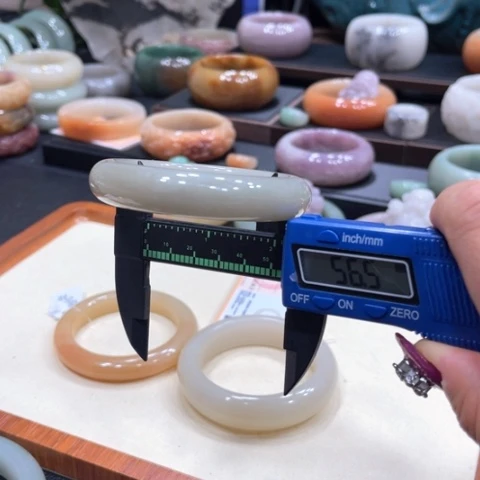 未镶嵌手镯石英质玉
