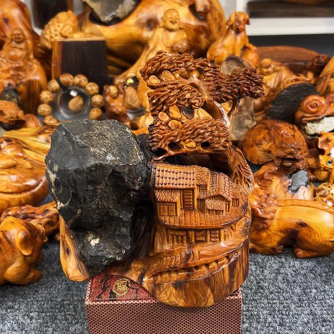 柏木太行崖柏根抱石山水摆件