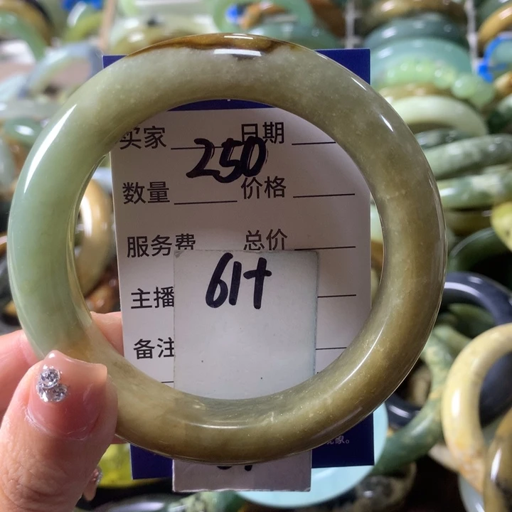 蛇纹石玉未镶嵌手镯250
