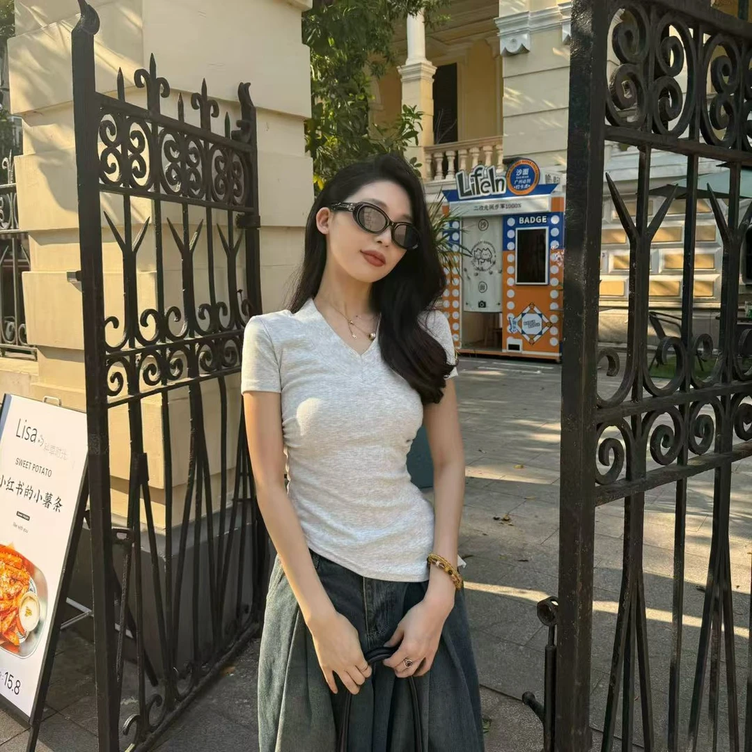 【粉丝专属】夏季美式辣妹风V领短袖收腰捏褶显瘦百搭不规则T恤小众