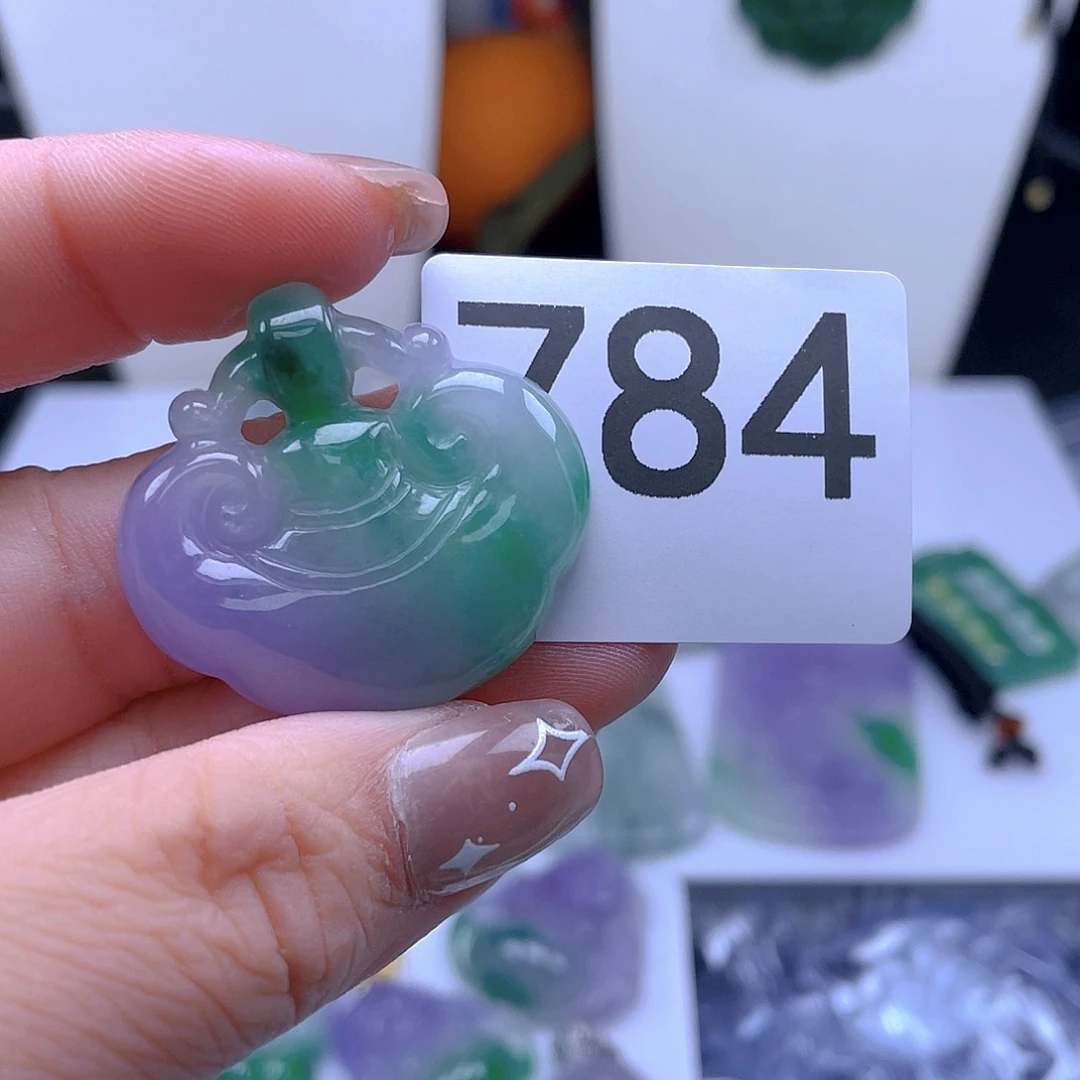 翡翠吊坠(赠链)未镶嵌