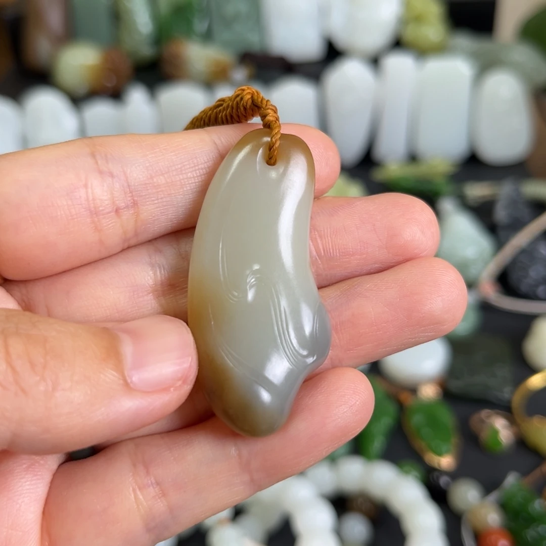 和田玉未镶嵌吊坠(赠链)