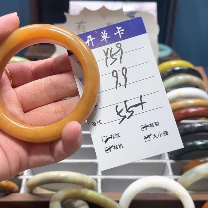 蛇纹石玉手镯未镶嵌琳*?