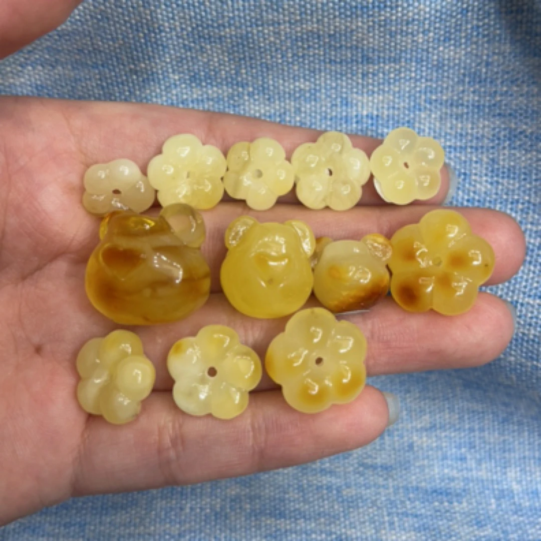 天然琥珀蜜蜡小熊