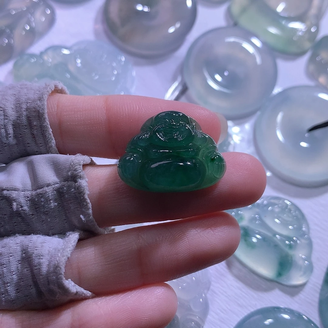 颈饰未镶嵌翡翠佛