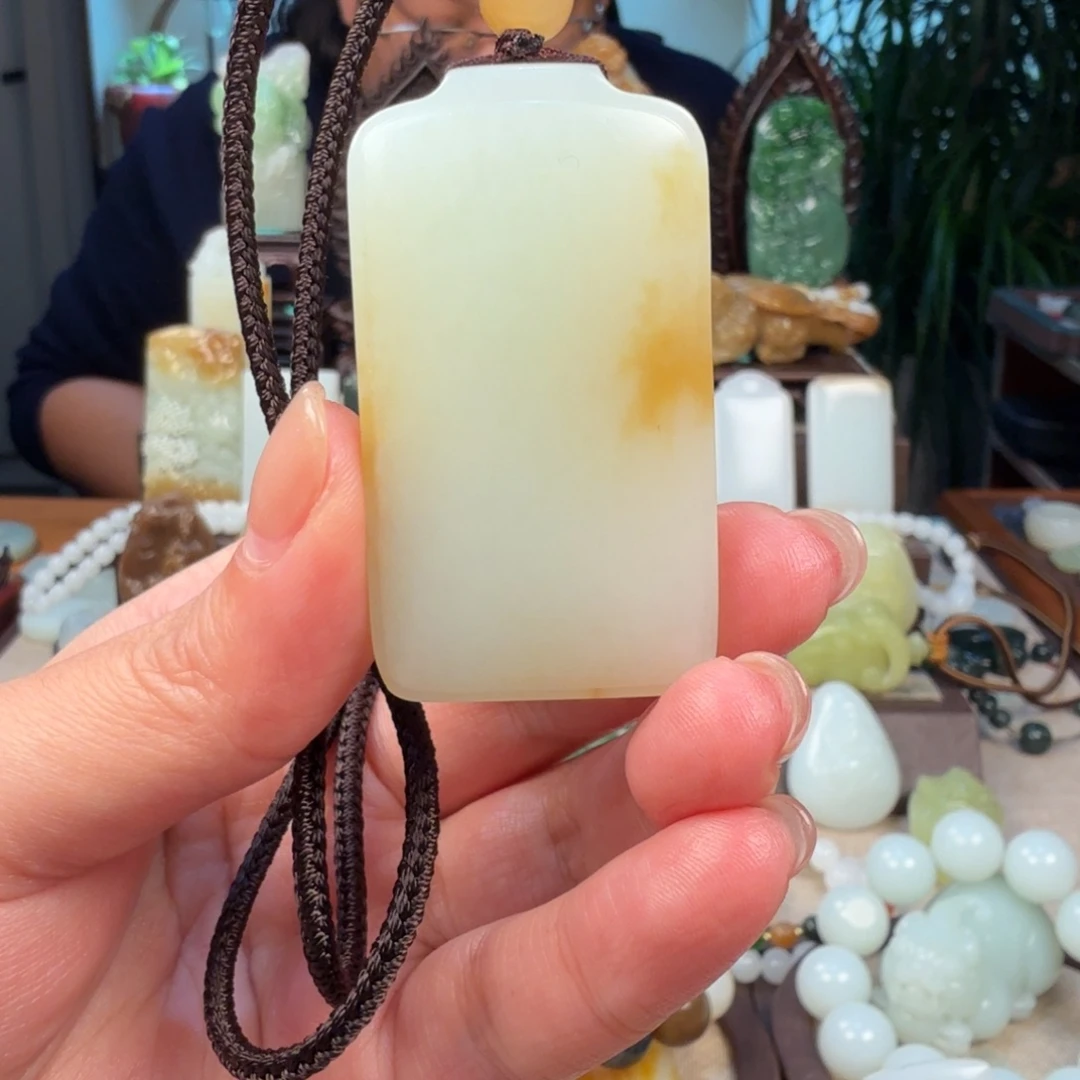 洪***公和田玉未镶嵌颈饰