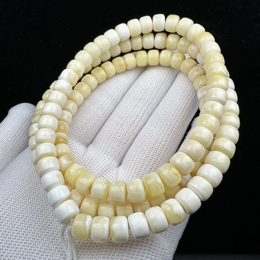 M6108 天然蜜蜡 脖挂7.6*5.5mm天然原矿，假一赔四