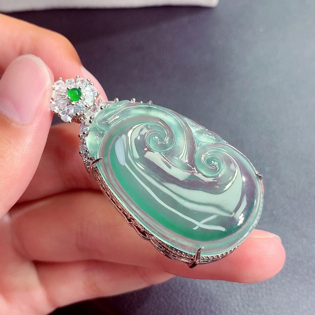 翡翠未镶嵌颈饰挂件