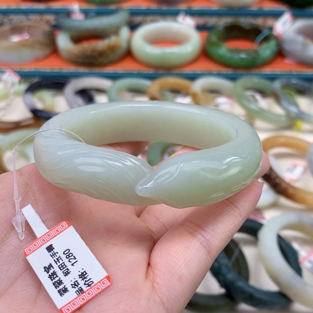 7***3和田玉未镶嵌手镯57.4