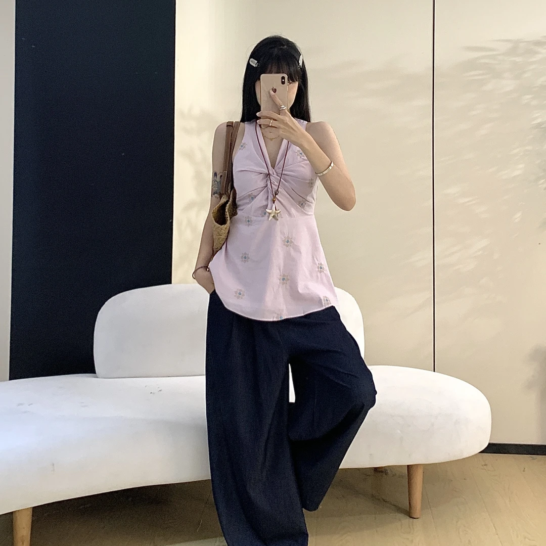 法式扭结挂脖吊带背心女2025无袖纯欲收腰显瘦V领花朵上衣潮