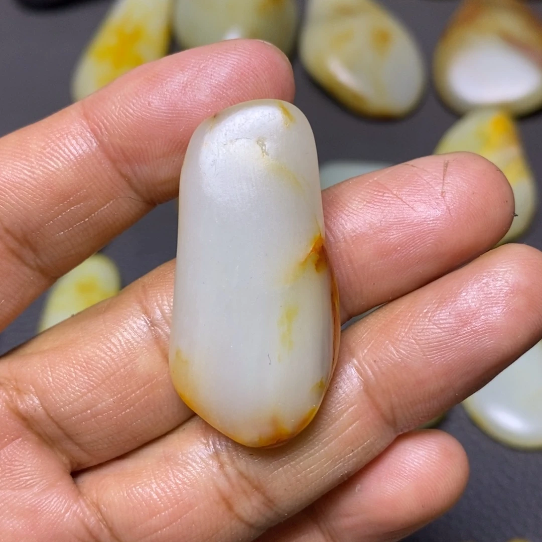 和田玉（糖玉）未镶嵌挂件