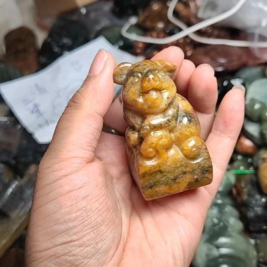 未镶嵌岫岩河磨玉（透闪石质玉）挂件