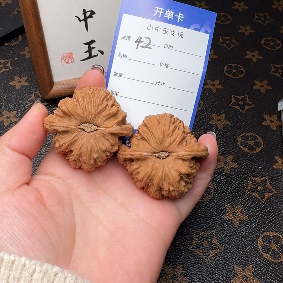 文玩核桃把件45白狮子42