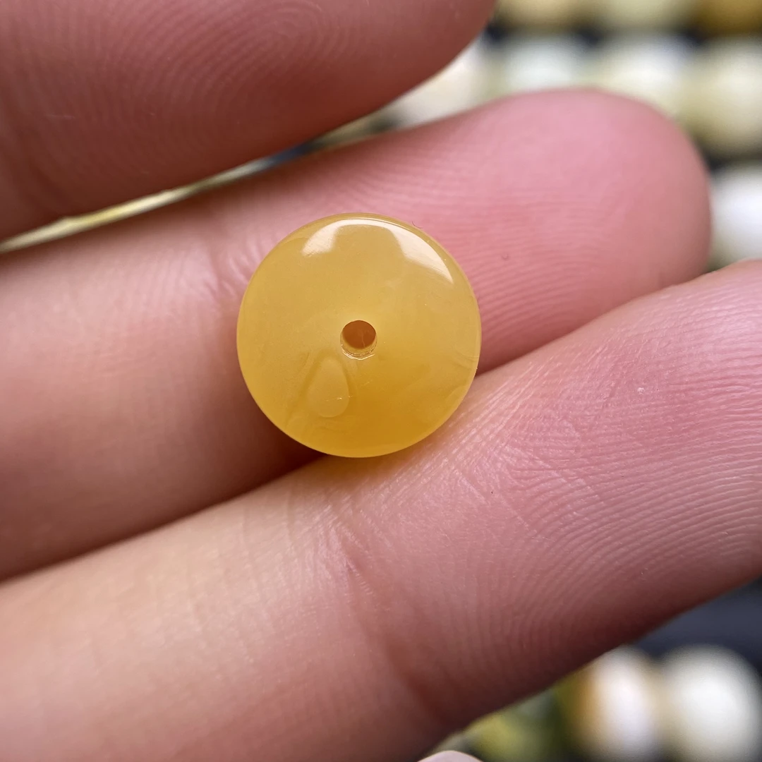 蜜蜡胶皮鸡油黄药片隔珠10.4×4.6mm，颜色好，保天然无优化，