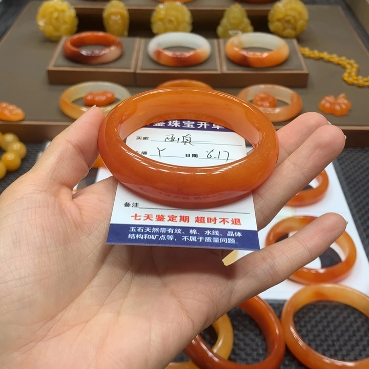 石英质玉（黄龙玉）未镶嵌手镯函*