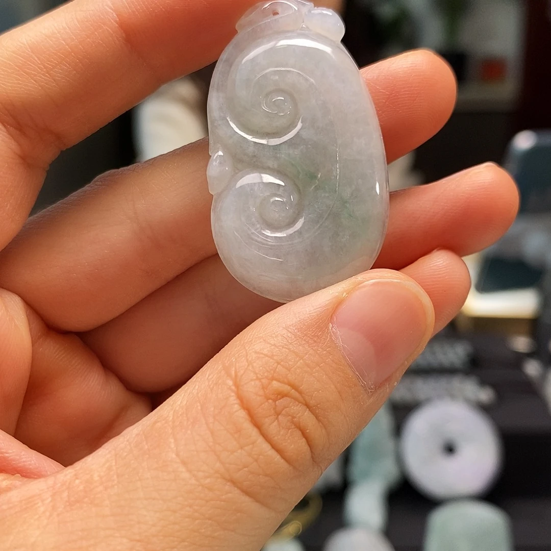 翡翠未镶嵌颈饰如意