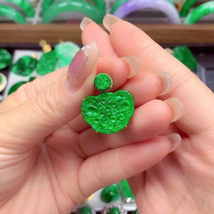 翡翠颈饰18K金镶嵌翡翠