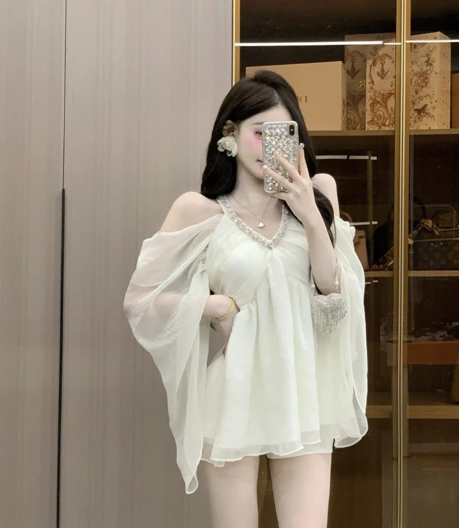 性感纯欲高级感镶钻露肩挂脖上衣女夏季新款显瘦气质辣妹网纱衬衣