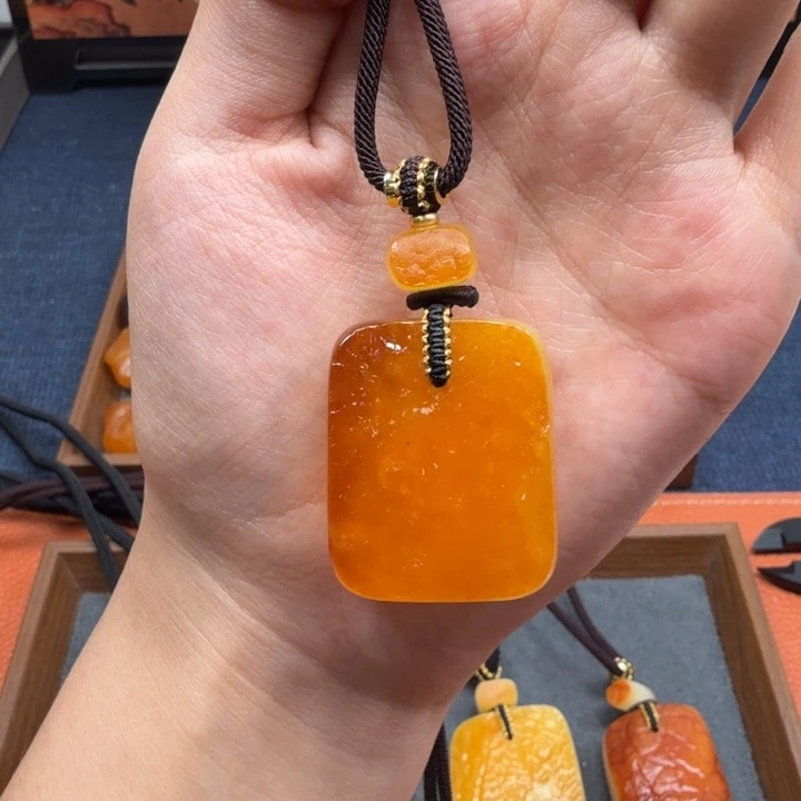 蜜蜡未镶嵌吊坠(赠链)