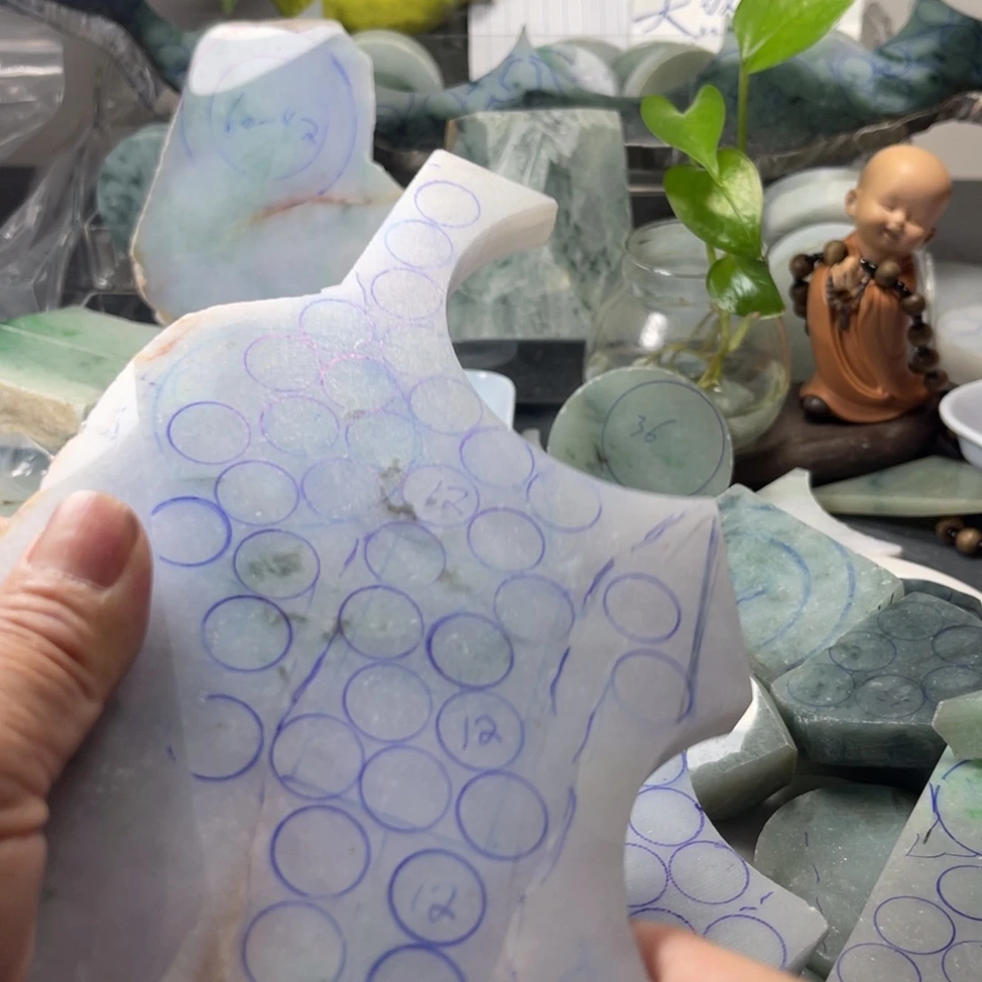 梦***_翡翠裸石翡翠毛料