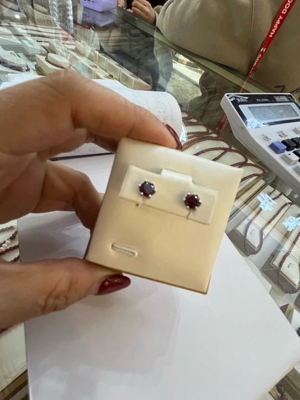 天然女士石榴石耳钉