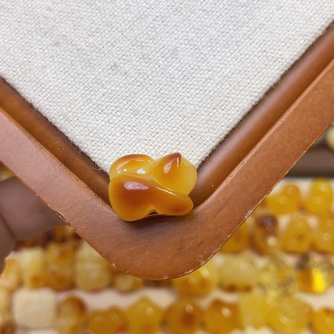 琥珀未镶嵌裸石趴趴猫