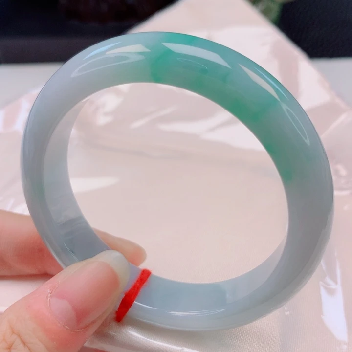 翡翠手镯未镶嵌52圈