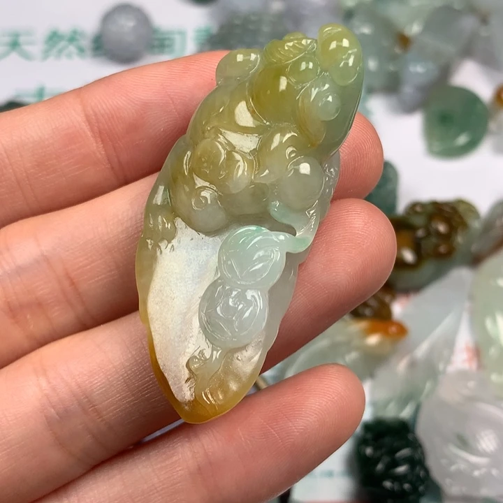 山***人翡翠未镶嵌颈饰翡翠