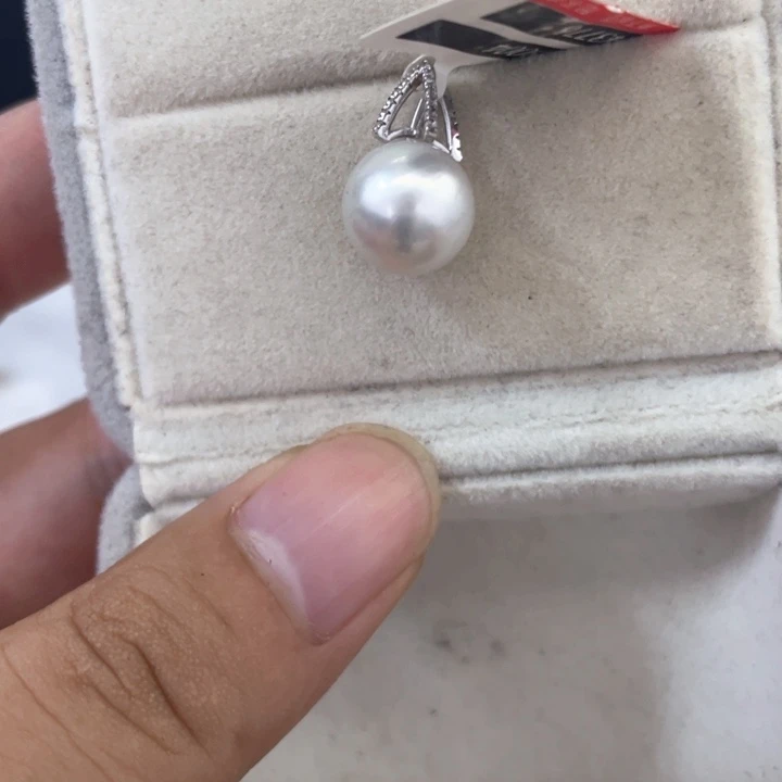 颈饰18K金镶嵌海水珍珠