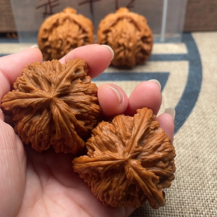 张***明核桃白狮子43核桃