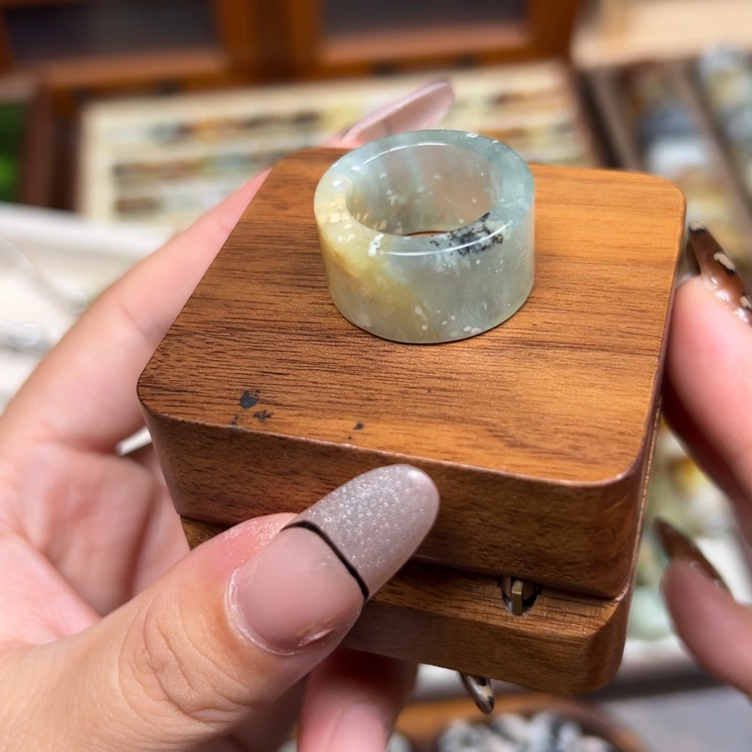 蛇纹石玉未镶嵌戒指内径17.4