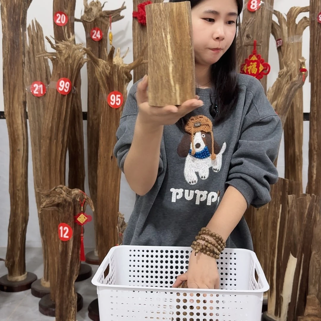 沉香碎屑沉香原材料