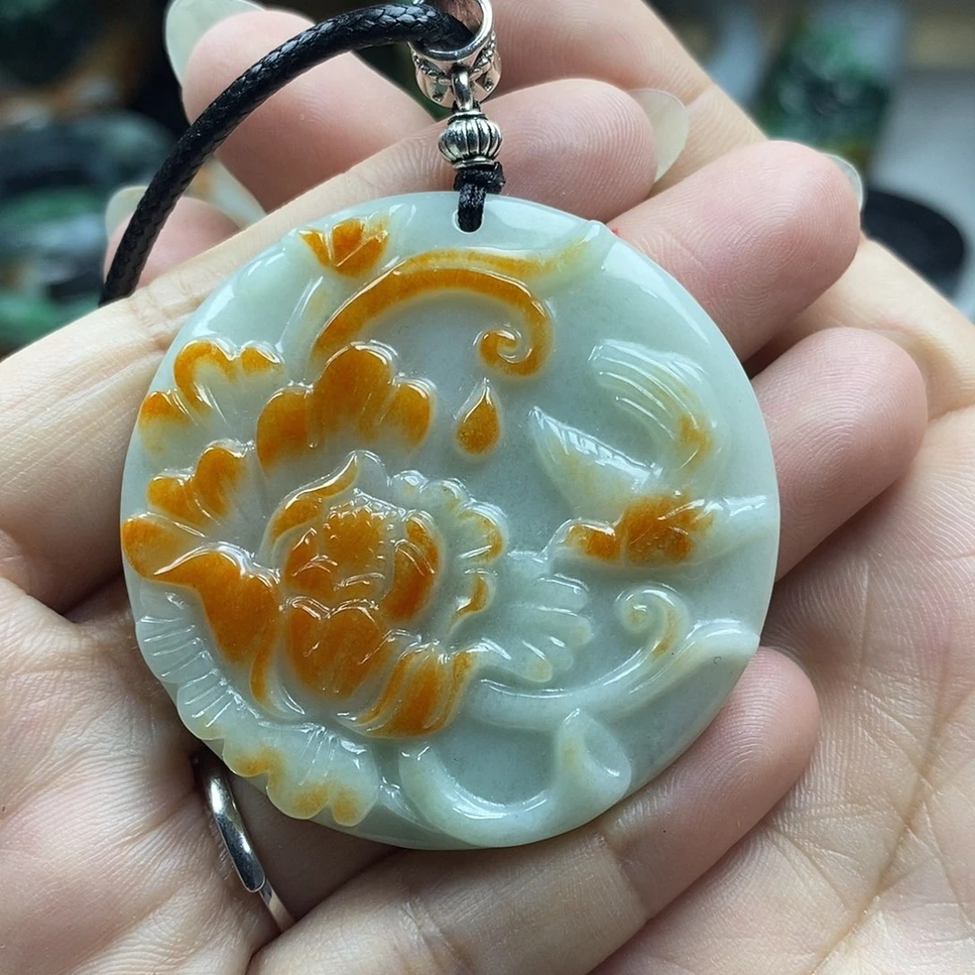 翡翠未镶嵌颈饰牌子