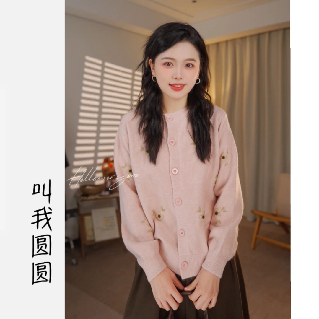 圆圆 【花香蝶自来】时尚百搭复古宽松手工四叶花针织开衫 YY 7229