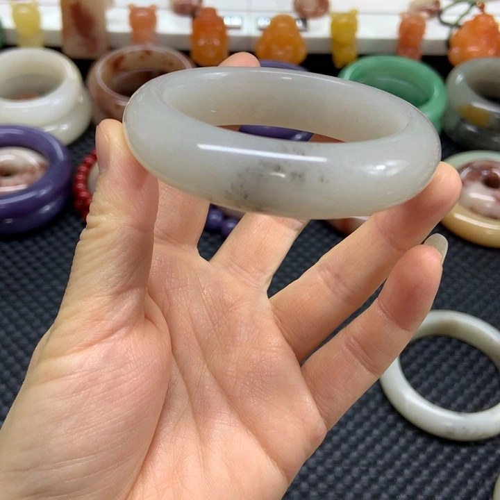 石英质玉未镶嵌手镯