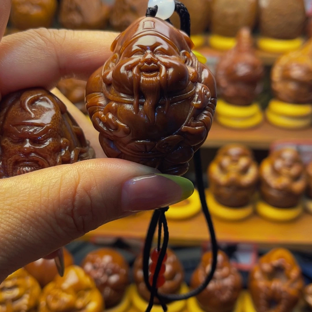 吊坠橄榄核大官帽财神手把件
