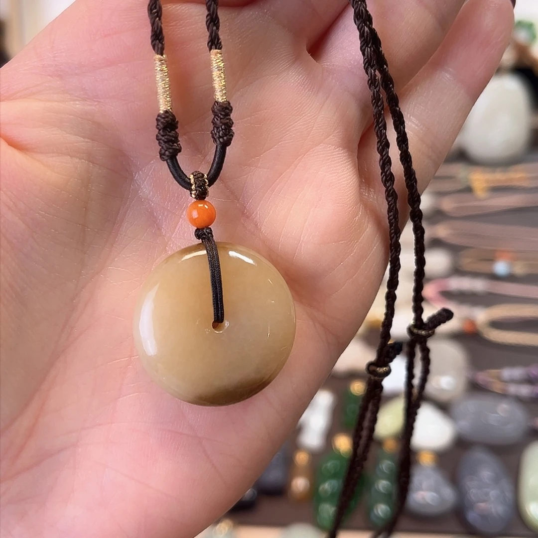 和田玉颈饰未镶嵌可*乐糖扣