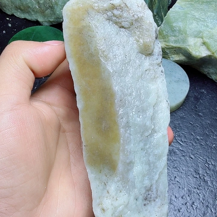 和田玉（糖玉）未镶嵌珠宝奇石